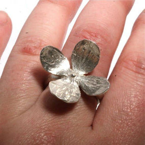 Sensational 4 petal flower sterling silver leaf ring size 6 - Zulasurfing Jewelry
 - 2