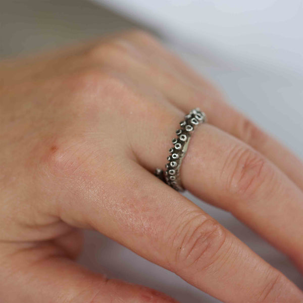 Small octopus tentacle ring in sterling silver, design detail view
