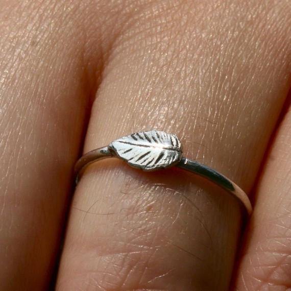 Delicate sterling silver leaf ring - Zulasurfing Jewelry
 - 1