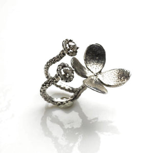 Delicate flower sterling silver ring with diamonds - Zulasurfing Jewelry
 - 4