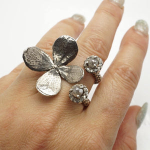 Delicate flower sterling silver ring with diamonds - Zulasurfing Jewelry
 - 3