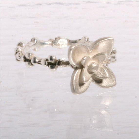 Delicate Sterling silver Flower ring size 7 - Zulasurfing Jewelry
 - 2
