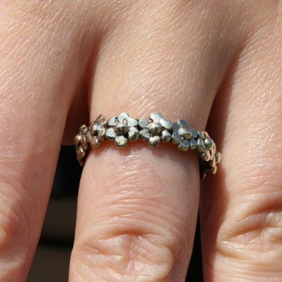Delicate silver daisy ring - Zulasurfing Jewelry
 - 1