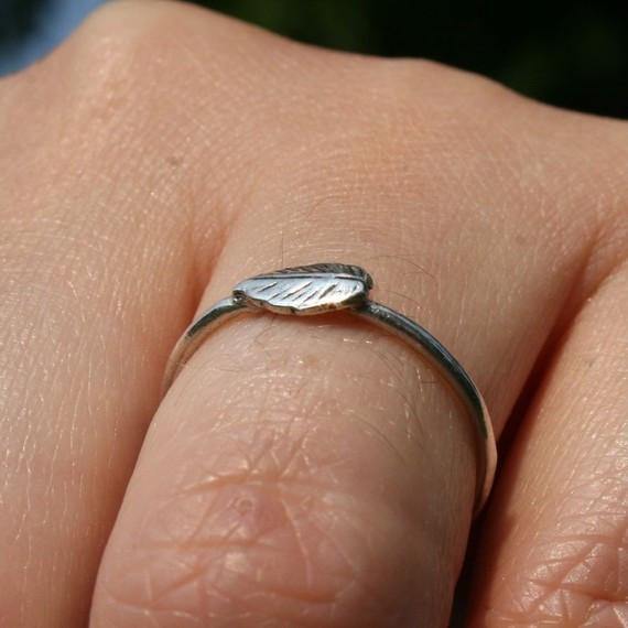 Delicate sterling silver leaf ring - Zulasurfing Jewelry
 - 2
