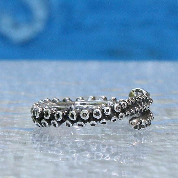 Small octopus tentacle ring, close-up of suction cup detail